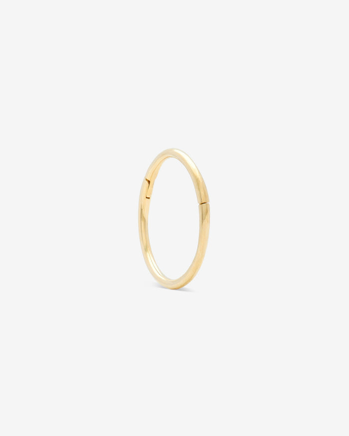 Seamless clicker in 14k yellow gold.