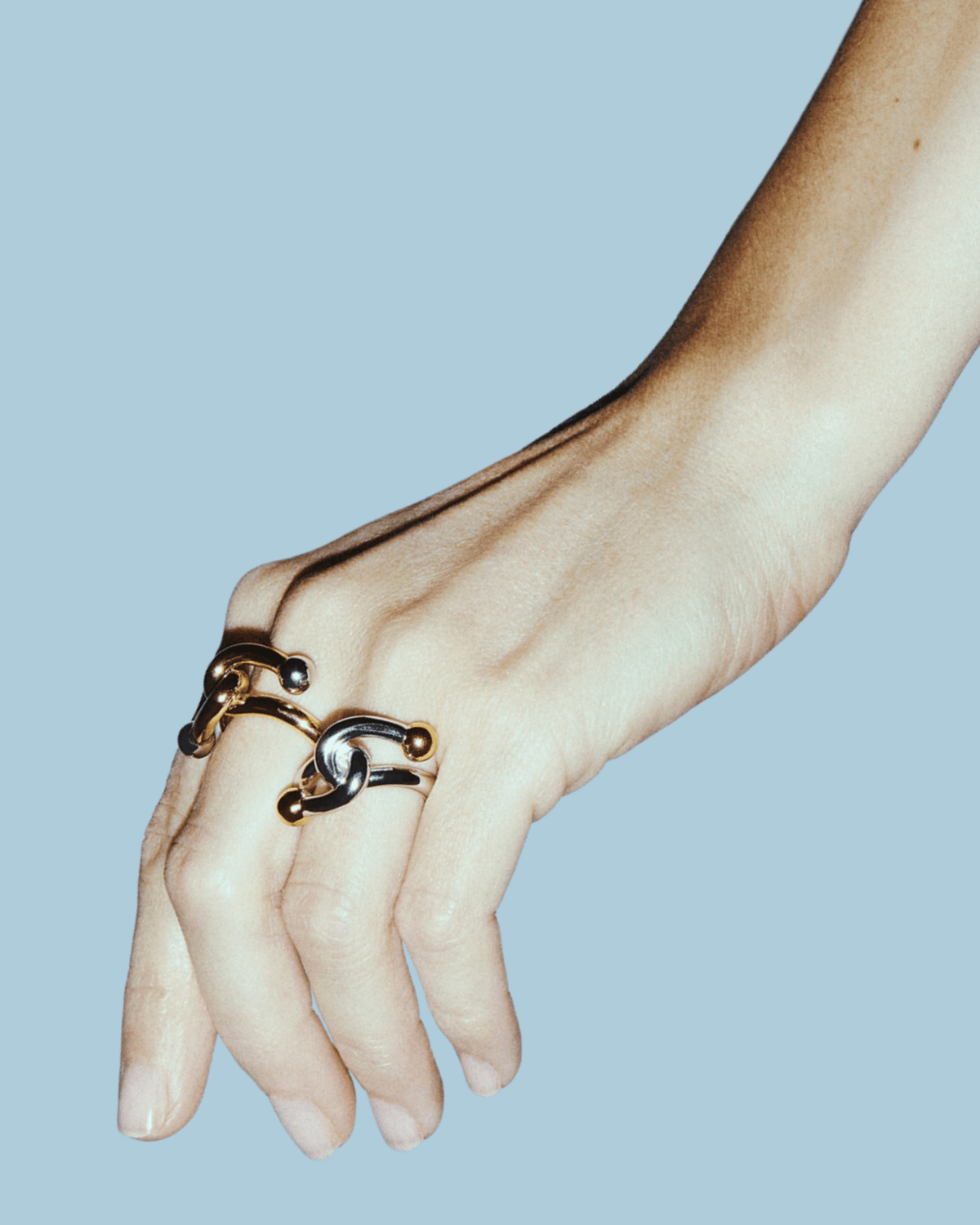 Falcat ring in 925 silver, detail view.