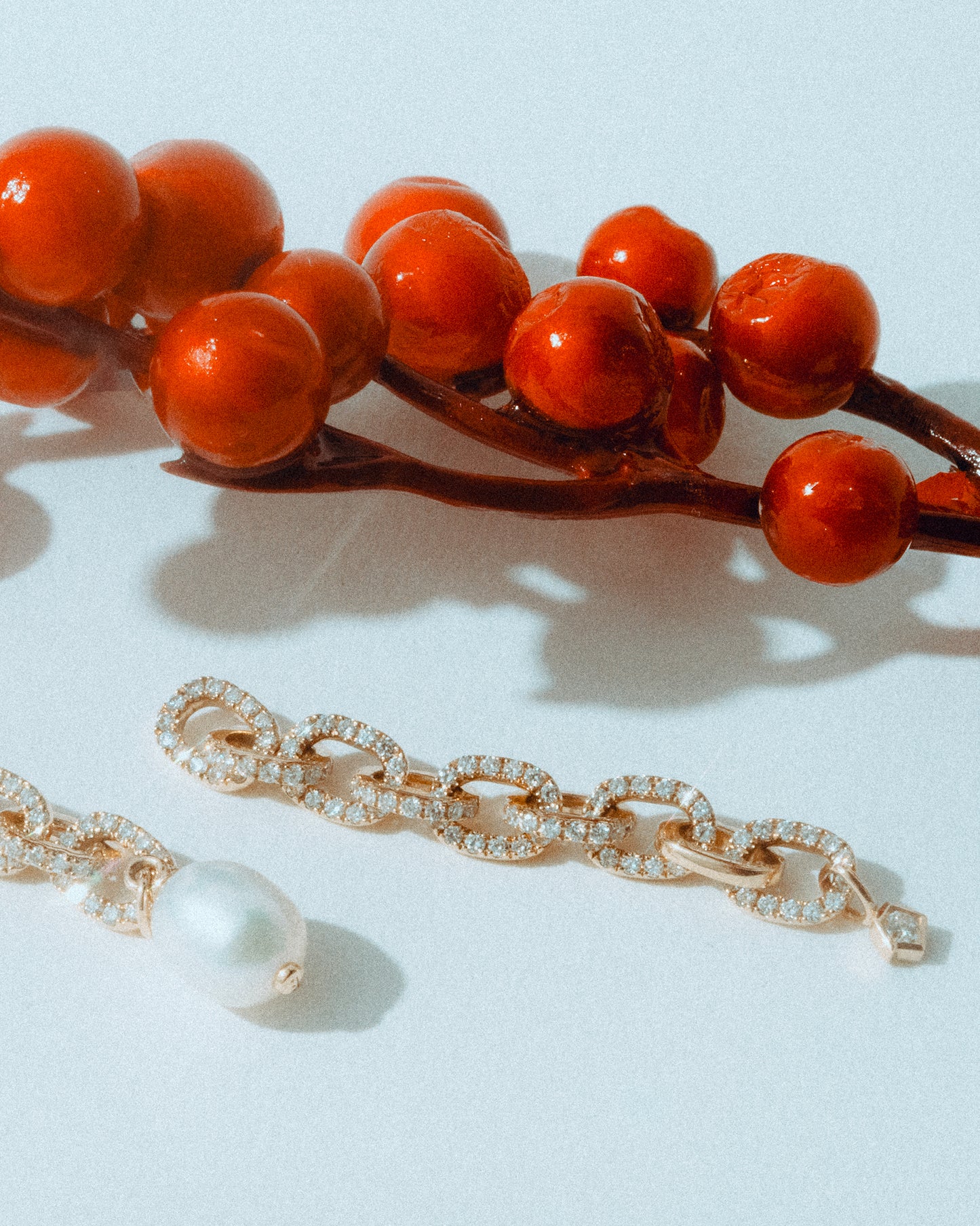 ECHO LINK PENDANT - WHITE LAB DIAMONDS & YELLOW GOLD