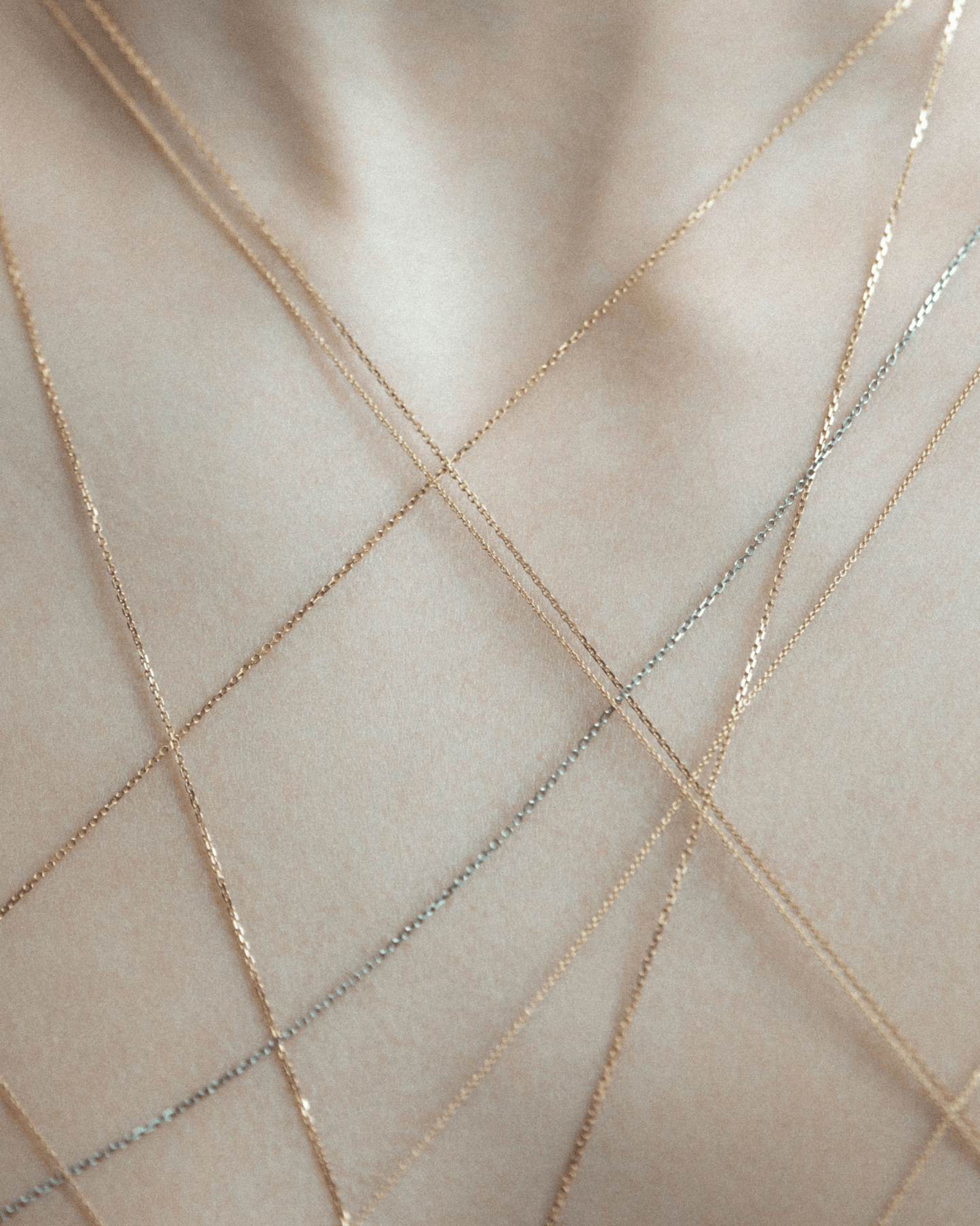 Forever necklace in 18k white gold, detail view.