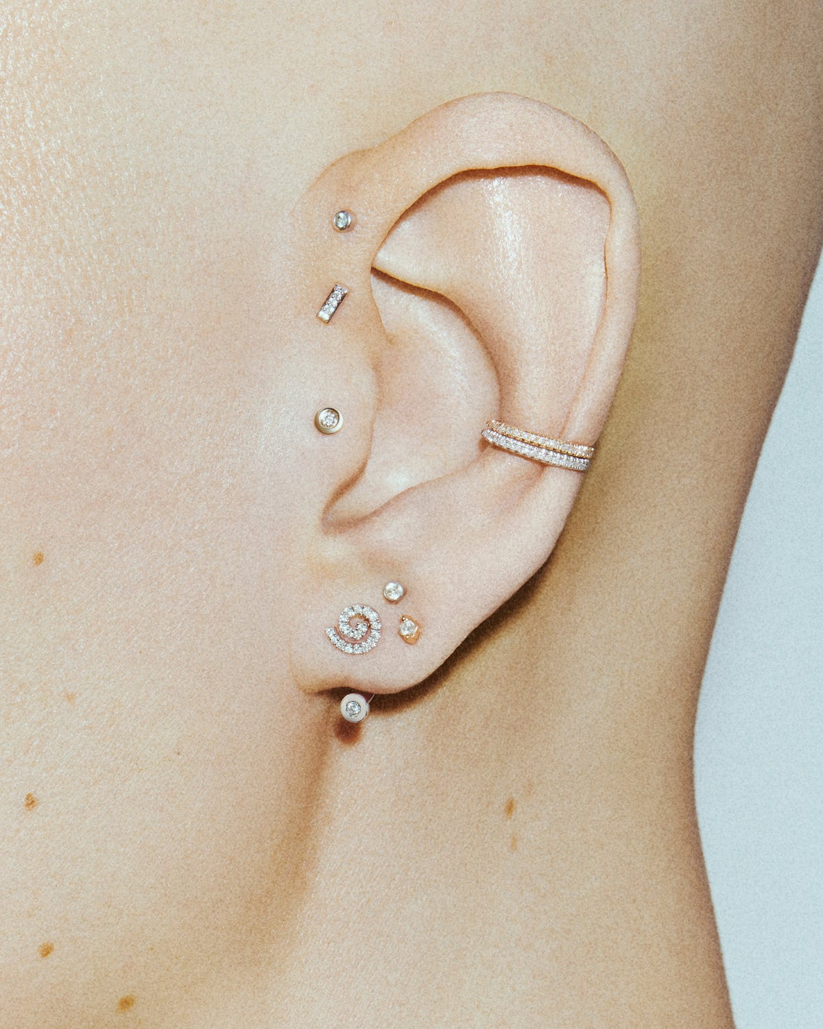 SWIRL LABRET - WHITE DIAMOND & YELLOW GOLD