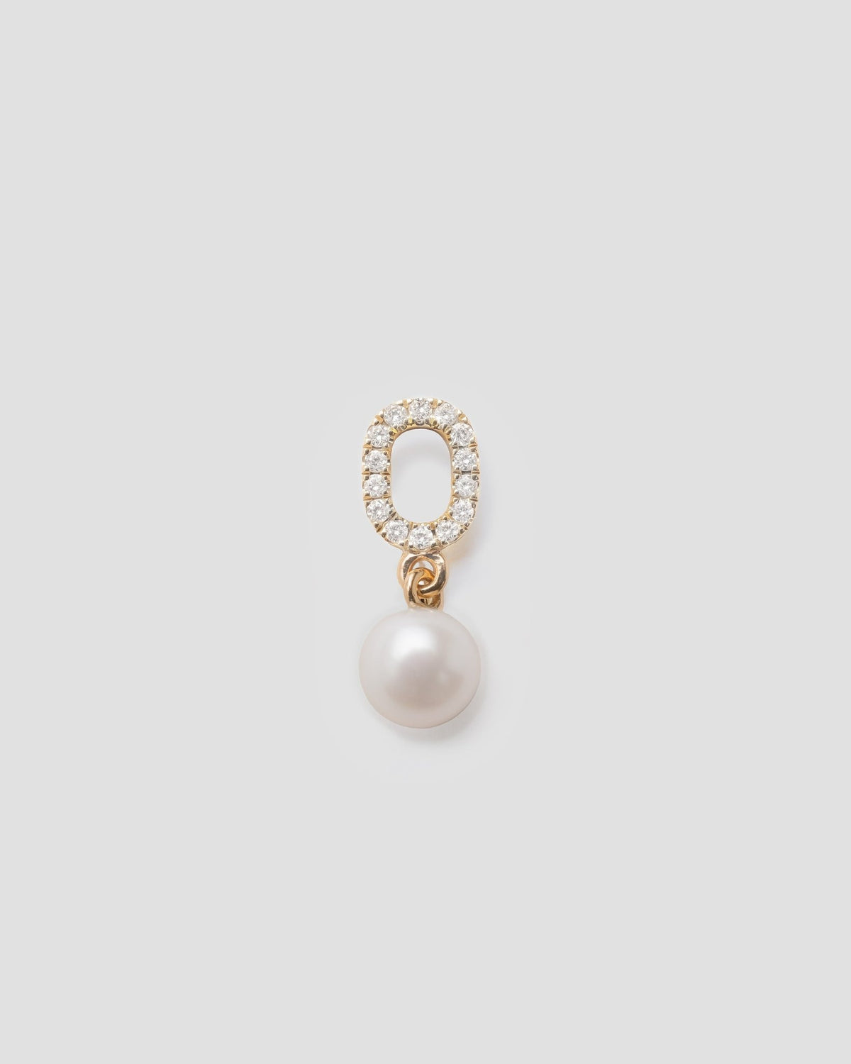 Ray pendant in 14k yellow gold, set with a lab grown diamond.