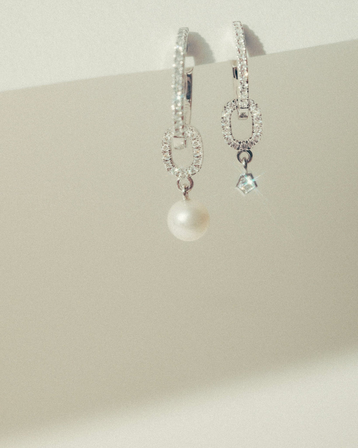 Echo pendant in 14k yellow gold, set with lab grown diamonds, detail view.
