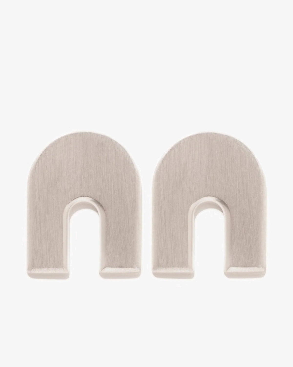Iris Arch studs in 925 silver.