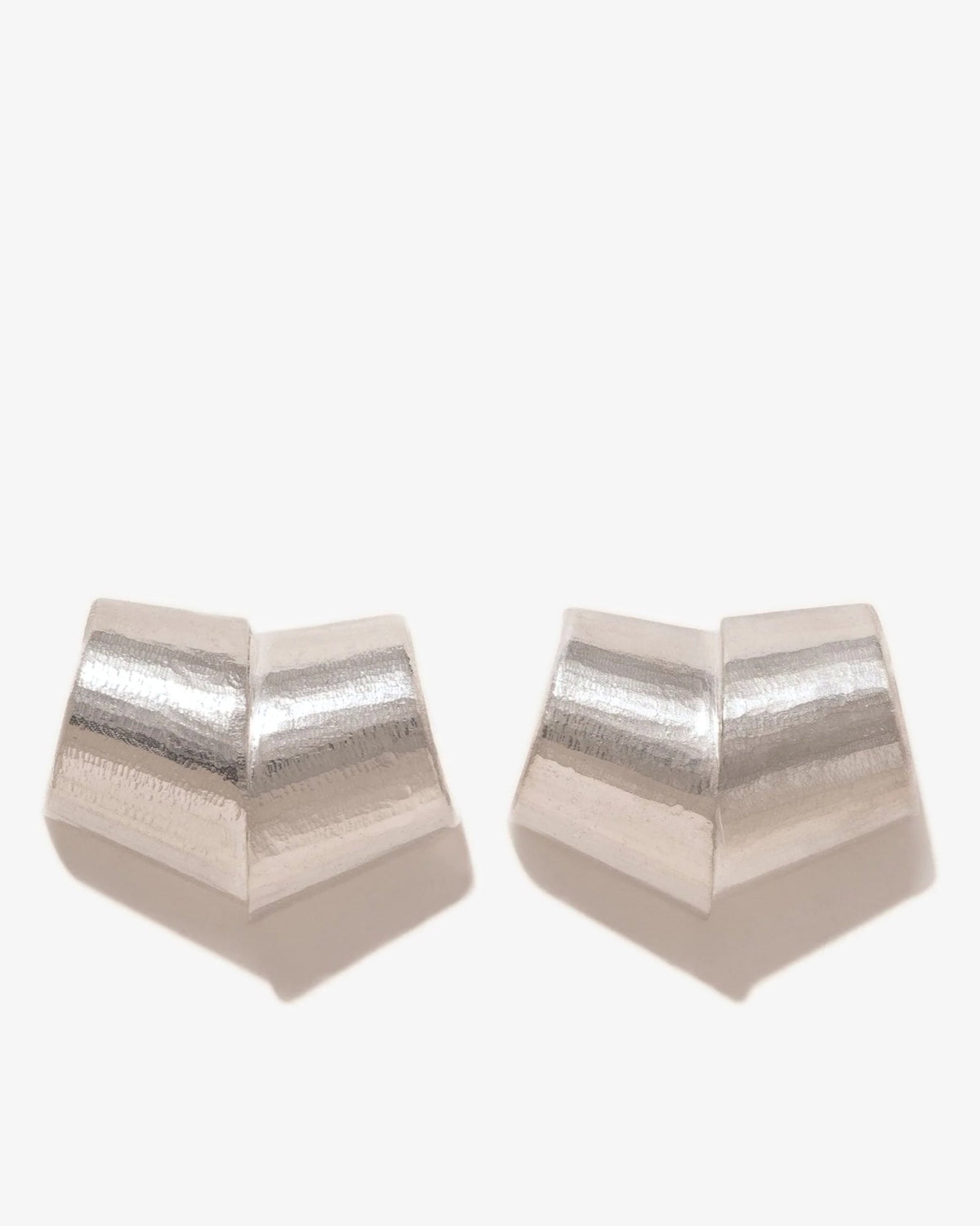 Oblique earrings in 925 silver.