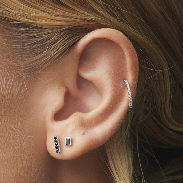 14 mm hoop with black and white diamonds in yellow gold from ennui atelier on girl