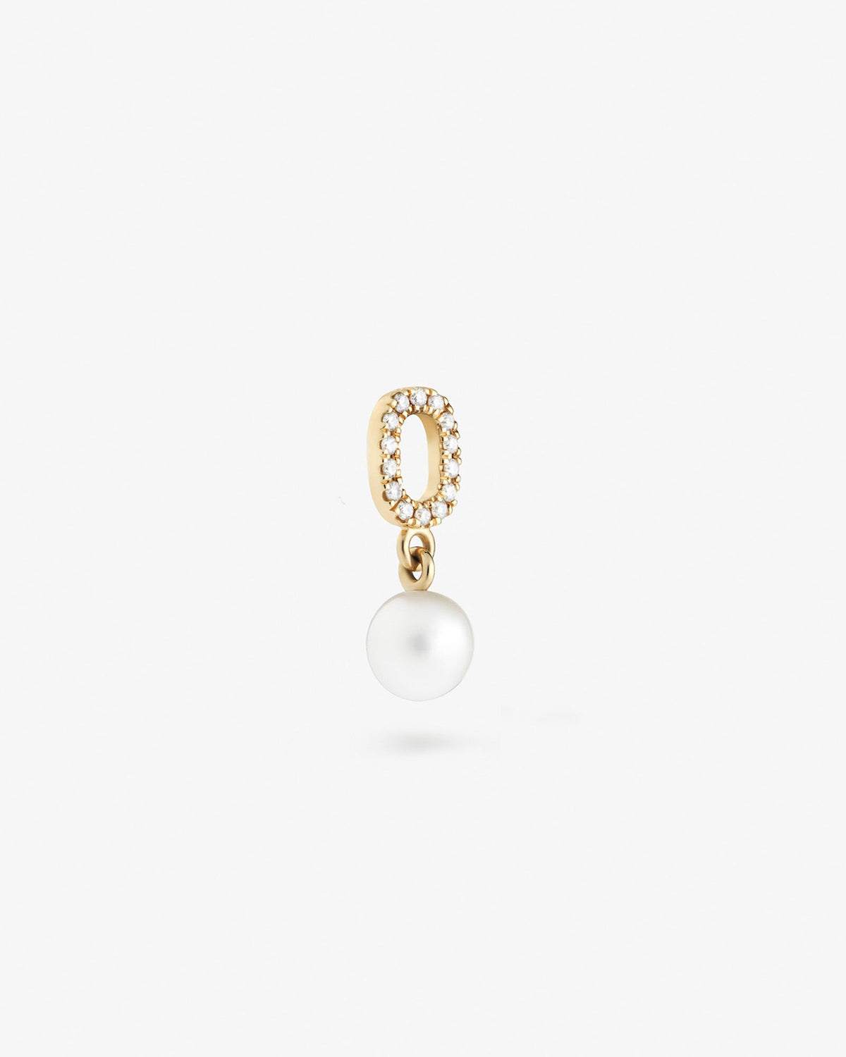 Ray pendant in 14k yellow gold, set with a lab grown diamond, detail view.