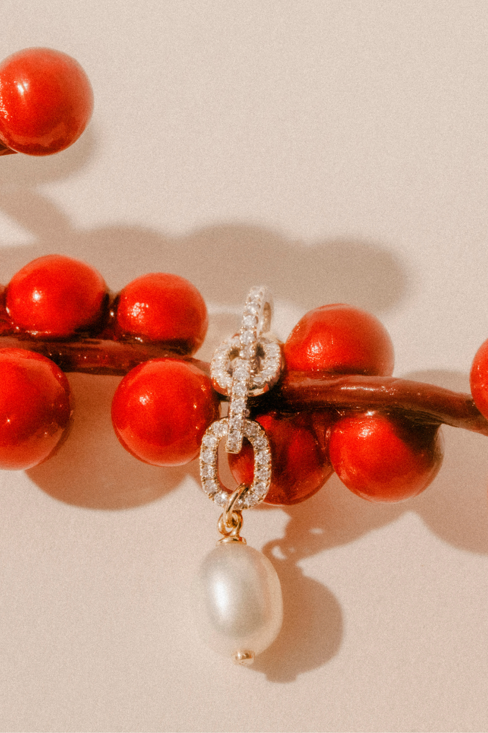 ERA PEARL PENDANT - WHITE LAB DIAMONDS/PEARL & YELLOW GOLD