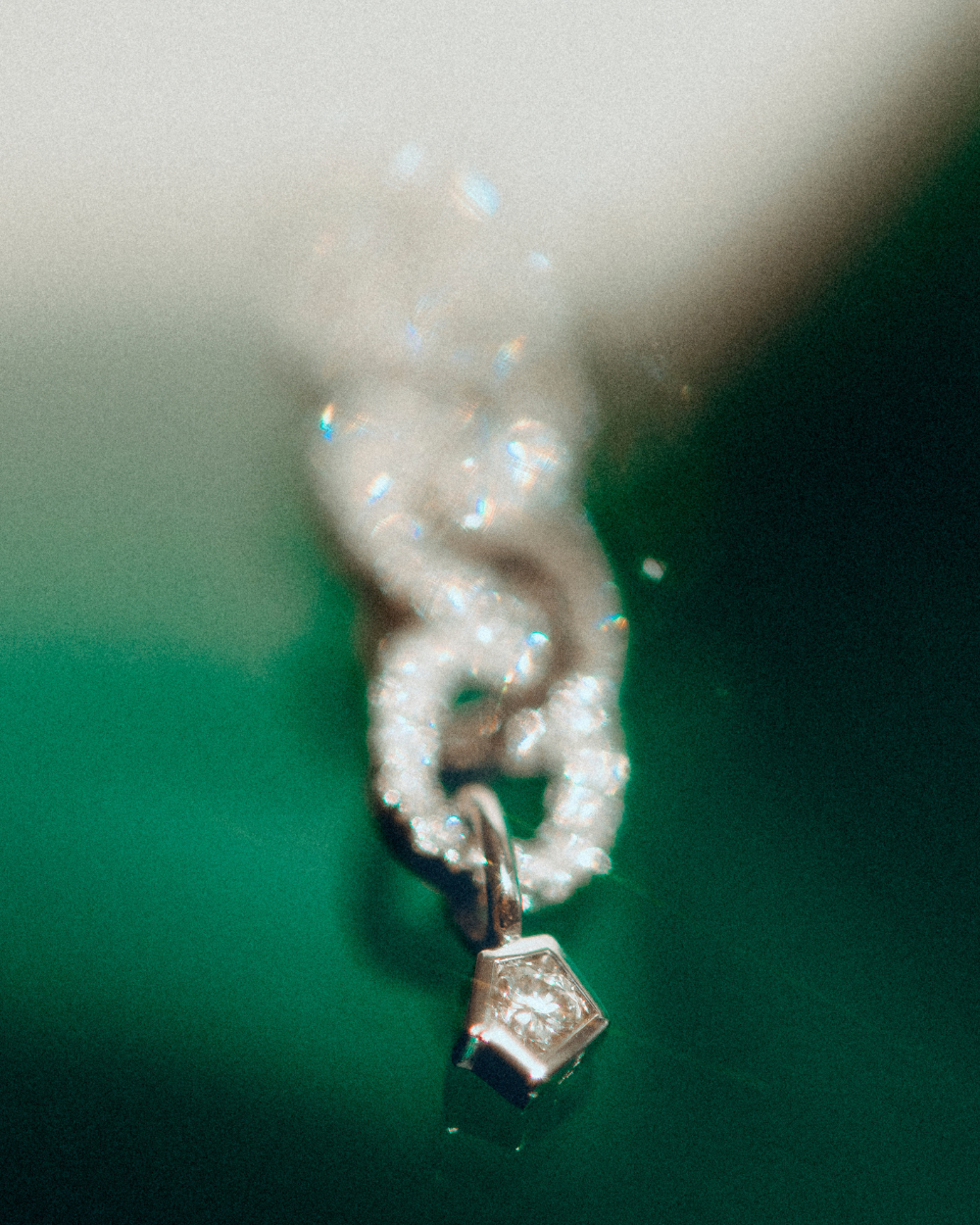 ECHO LINK PENDANT - WHITE DIAMONDS & WHITE GOLD