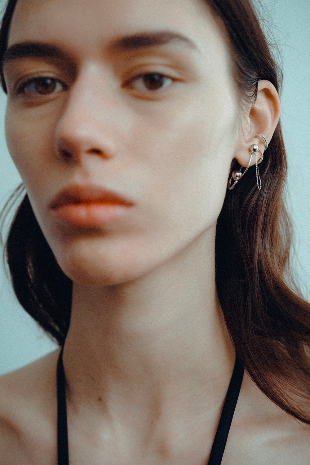 ARCH EAR PIN - WHITE DIAMONDS & WHITE GOLD