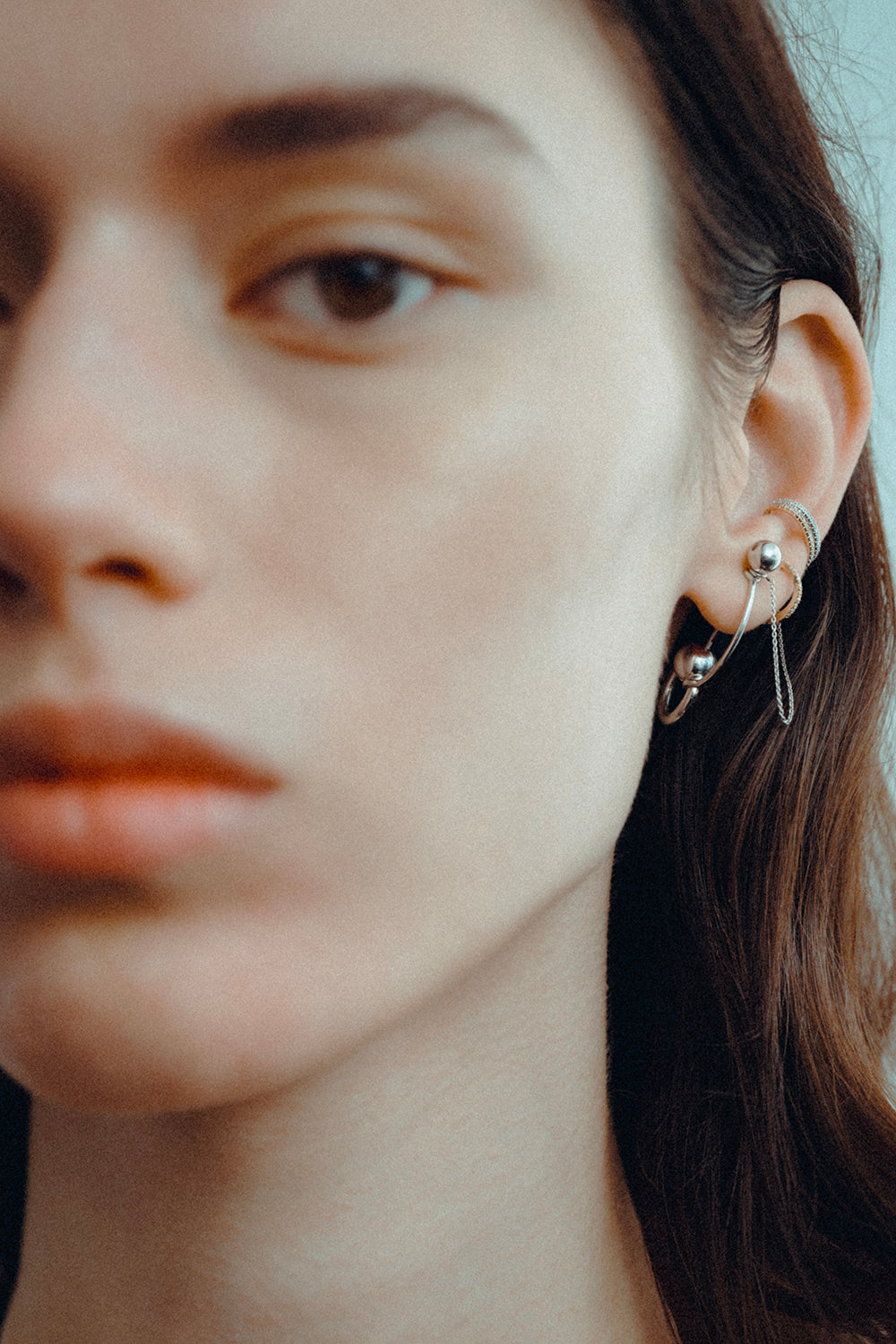 ARCH EAR PIN - WHITE DIAMONDS & WHITE GOLD
