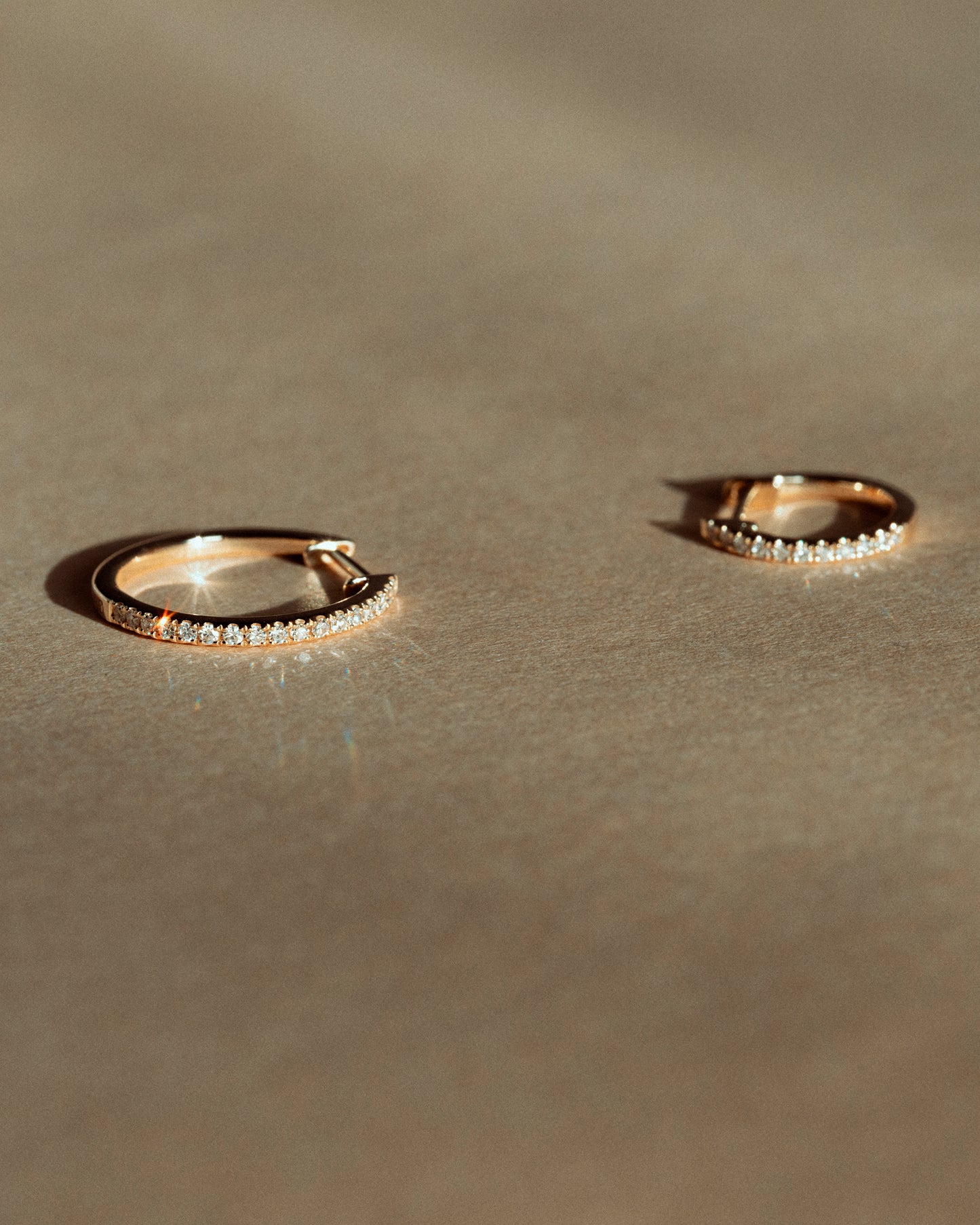HOOP - WHITE DIAMOND & PLAIN YELLOW GOLD - 12MM