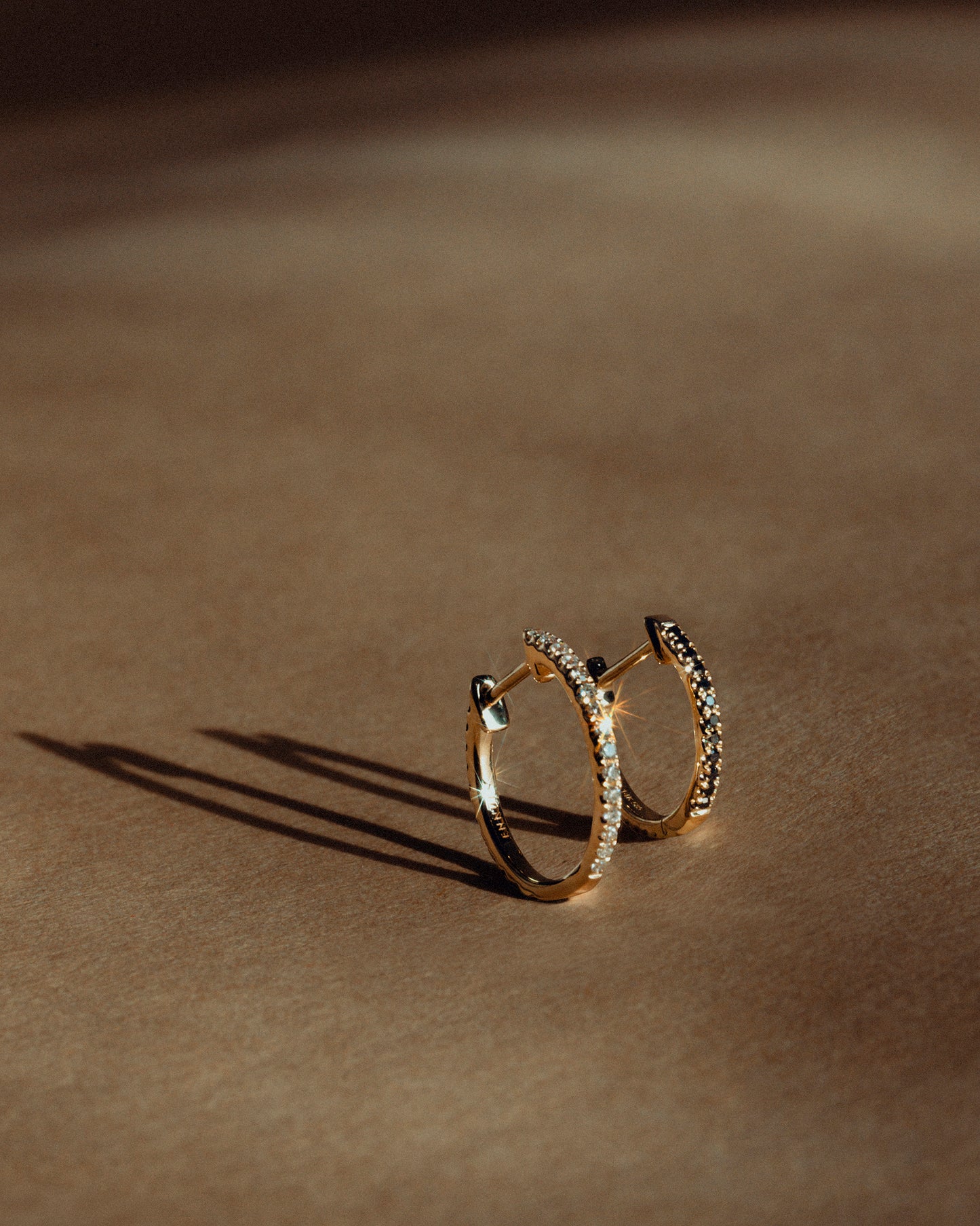 HOOP BLACK/WHITE DIAMOND & YELLOW GOLD - 11mm