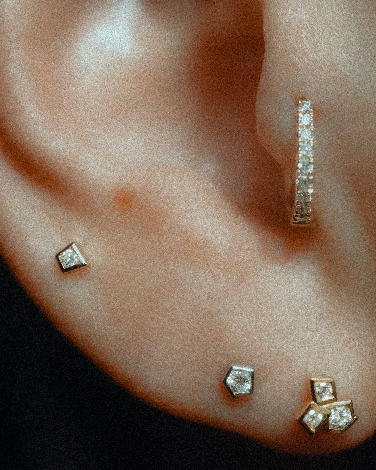 ECHO LABRET - WHITE LAB DIAMOND & WHITE GOLD