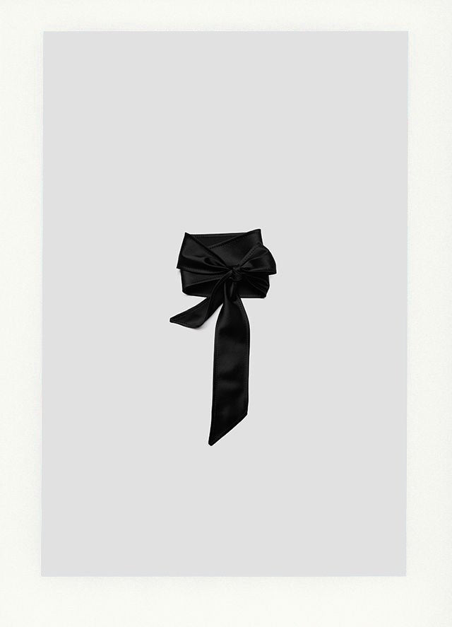 The ribbon silk scarf in silk.