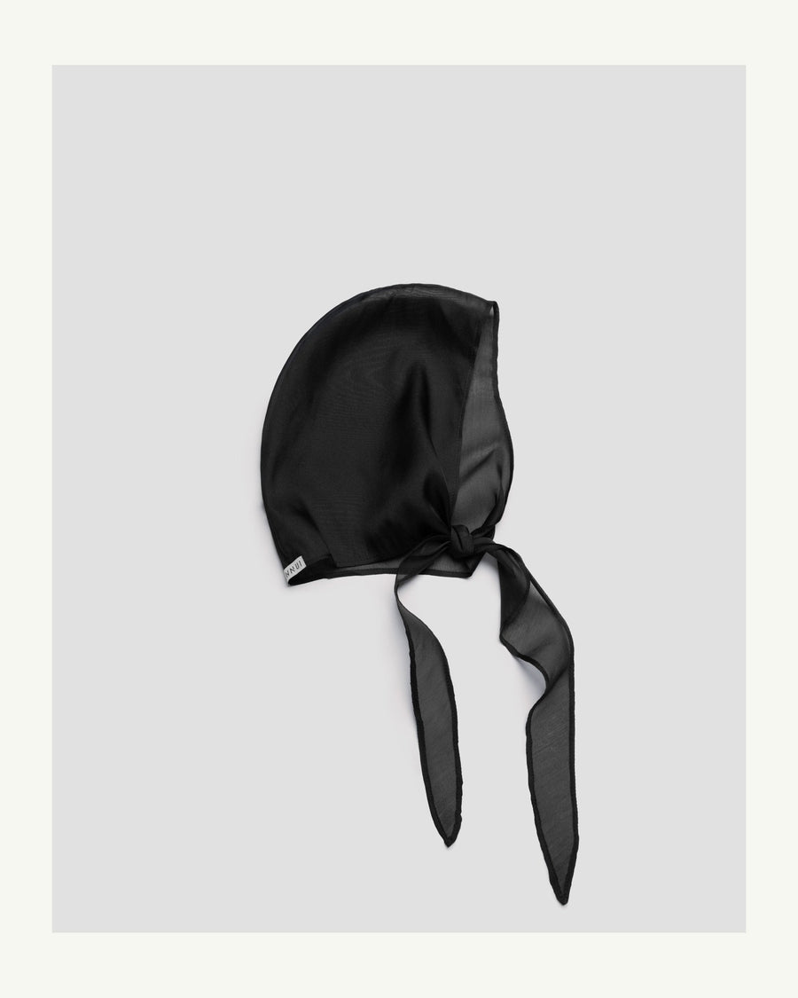 The silk head scarf in silk.