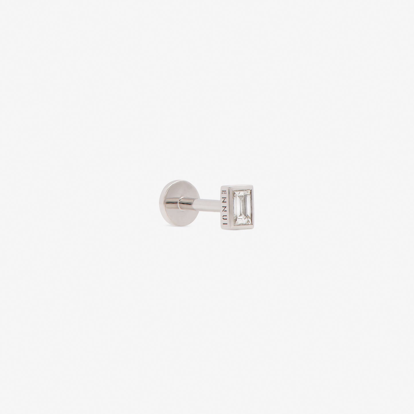 rectangular labret with white diamond set in white gold from side